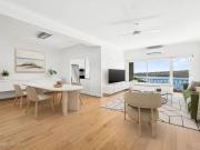 Stylish boutique sub penthouse with a glistening harbour...