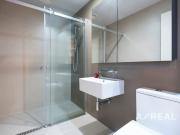 stylish cbd apartment with ensuite & premium facilities...