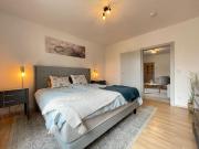 Stylish city apartment with balcony near Maschsee lake,...