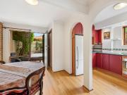 Stylish city fringe, premium location