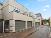 Stylish City Living with Rooftop Entertaining in Prime...