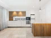 Stylish coastal apartment in popular Bokarina Beach