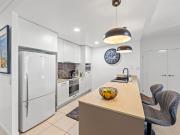 Stylish Coastal Apartment with a Relaxed Tropical Vibe