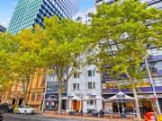 STYLISH COMMERCIAL SUITE WITH INTERNAL KITCHEN AND BATHROOM!