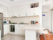 Stylish & Convenient 2 Bed Apartment Living in Croydon