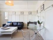 Stylish Darlinghurst Apartment with District Views and...