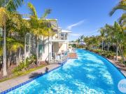 Stylish Dual Key Apartment in Prime Location!