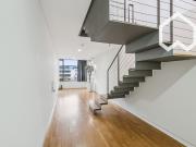 Stylish Duplex Apartment with Gallery and Skyline View –...