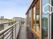 Stylish Duplex Apartment with Gallery and Skyline View –...