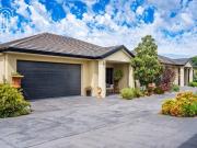 Stylish Executive Townhouse Living Close to Albury's...