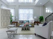 Stylish Family Home with Bright Cozy Bedrooms in Molave...