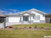 Stylish Family Living or Smart Investment in Prime...