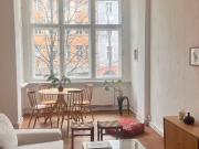 Stylish, freshly renovated, and bright flat steps away...