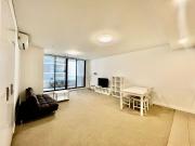Stylish Fully Furnished 2 Bedroom Apartment with Parking...