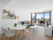 Stylish Furnished 2 Bed with Skyline Views Walk to The...