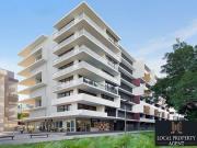 Stylish Ground Floor Apartment with Courtyard & Resort...