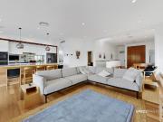 Stylish Herston Haven – Perfect For Professionals Or... Stylish Herston Haven – Perfect For Professionals Or...