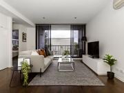 Stylish Inner City Apartment Steps from Swan Street &...