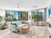 Stylish Inner City Apartment with Light Filled Interiors...