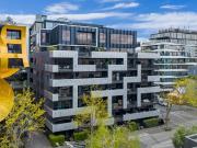 Stylish Inner City Apartment with Spectacular CBD Views