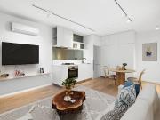 Stylish Lakeside Apartment with Inner City Convenience