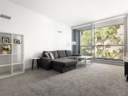 Stylish Low Maintenance Home Steps from Hyde Park