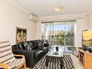 Stylish Modern Apartment in Great Location