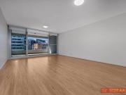 Stylish Modern Three Bedroom Apartment, Freshly Painted