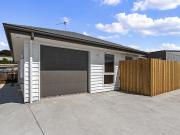 Stylish Near New Unit in a Great Location Stylish Near New Unit in a Great Location