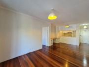 Stylish One Bedroom Apartment in the Heart of Newtown