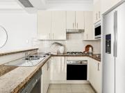 STYLISH ONE BEDROOM WITH PARKING, PROMINENT CBD LOCATION
