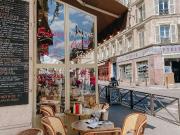 Stylish Paris Apartment: Prime Location, Modern...