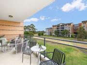 Stylish Parkside Entertainer with a Sunny North East Facing