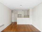 Stylish Port Melbourne Apartment with Huge Balcony &...