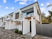 Stylish & Private 3 Bedroom Townhouse with Reserve Views