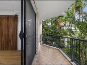 Stylish Renovated 1 Bedroom Unit in Central Southport