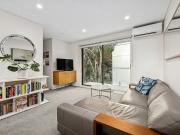 Stylish, Renovated Apartment in Prime Coastal Pocket