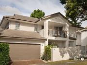 Stylish, Renovated Townhouse in Brisbane's...