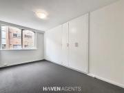 STYLISH & SPACIOUS 2 BEDROOM APARTMENT IN PRIME ST KILDA...