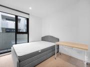 Stylish & Spacious 2 Bedroom Apartment with Secure Car...