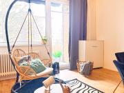 Stylish & Spacious Apartment with Home Cinema, Balcony &...