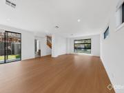 Stylish & Spacious Front Townhouse in Prime Oakleigh...