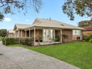 Stylish & Spacious Front Unit in Mornington A Smart...