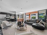 Stylish & Spacious Harbourside Apartment