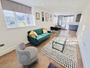 Stylish & Spacious Two Bed Flat @ Nine Elms