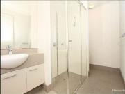 Stylish Street Frontage Townhouse!