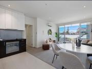 Stylish, Sun Filled Apartment in Prime Cheltenham...