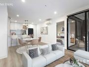 Stylish, Sunlit and Spacious with Work from Home Style