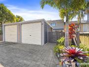Stylish, Sunlit Townhouse, Pet Friendly & Move In Ready