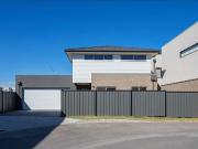 Stylish Three Bedroom Townhouse in Prime Location